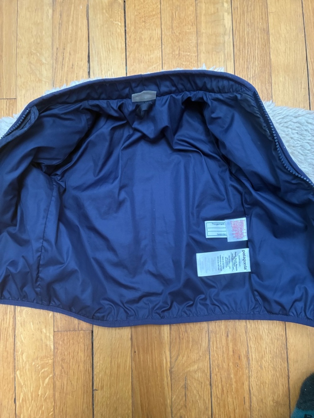 Patagonia Kids Cream Sherpa Jacket with Navy Accents - Picture 4 of 4